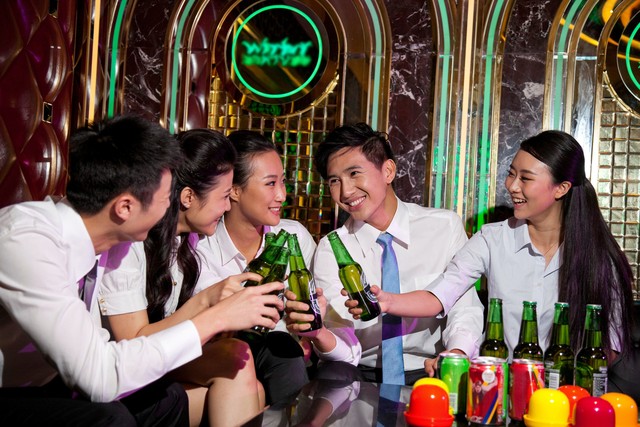 酒吧消费一般多少钱？揭秘你从未听说过的酒吧消费内幕，带你体验不一样的夜生活，轻松掌握预算小秘诀！
