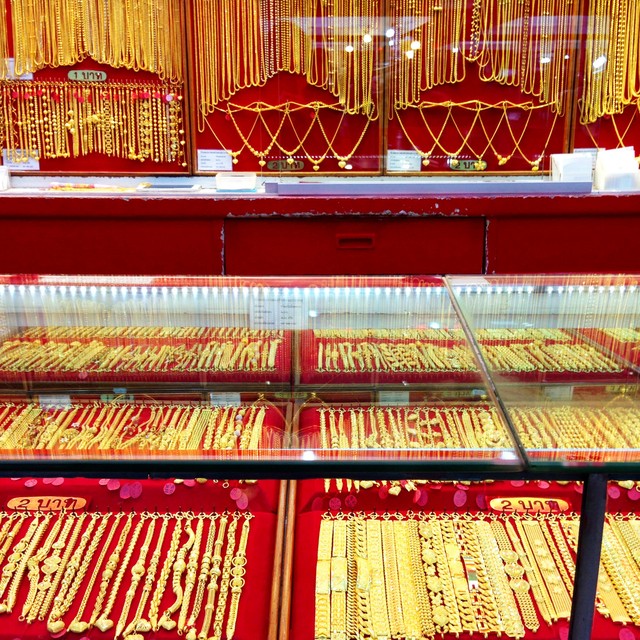 黄金店有哪些？2024年最火的十大黄金珠宝品牌，你知道几个？从街头巷尾到高端商场，这些名字背后藏着多少人的梦想与财富故事