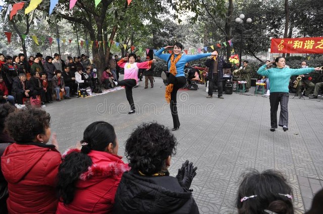 成都情浓舞厅怎么样：一个外地游客的意外发现与难忘经历，带你深入了解成都最火的社交娱乐场所