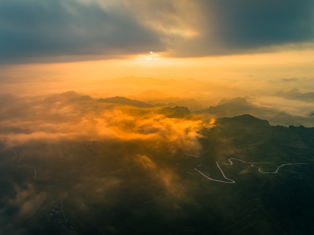重庆到自贡多少公里？带你领略这条充满惊喜的旅程，从山城出发，穿越234.8公里的风景线，直达彩灯之城的心脏地带