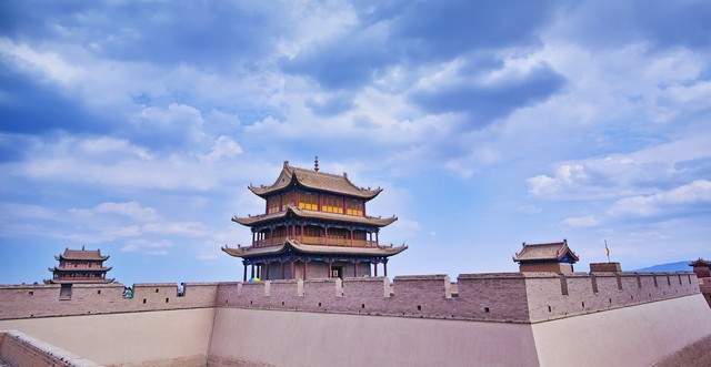 嘉峪关为什么房间高，这背后隐藏的秘密你知道吗？走进历史深处，感受古人的智慧与浪漫