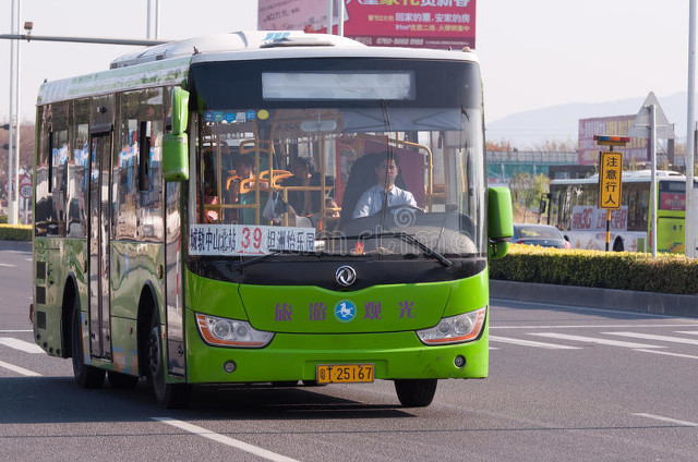 哈尔滨201多久一趟？冬季出行不再迷茫，让你的冰雪之旅畅通无阻！