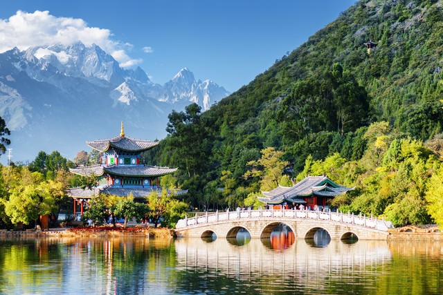 丽江到片角的班车，一趟充满惊喜与挑战的旅程，让你的旅行不再单调，每一段路都有故事！