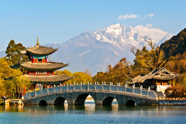 云南旅游景点孟拉的金平：探索边境线上的温泉秘境与蝴蝶奇观，一场不容错过的自然与人文之旅