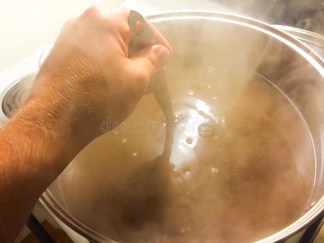 江团鱼怎么做好吃？揭秘长江珍馐的美味秘诀，让每一道江团鱼都能成为餐桌上的焦点！