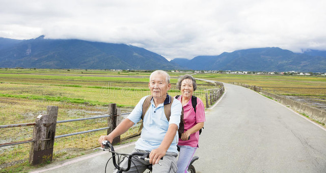 老人去大理怎么玩？从昆明出发，带着爸妈轻松畅游大理古城、洱海、苍山，享受悠闲时光，感受白族风情，品味地道美食，体验一次难忘的家庭旅行