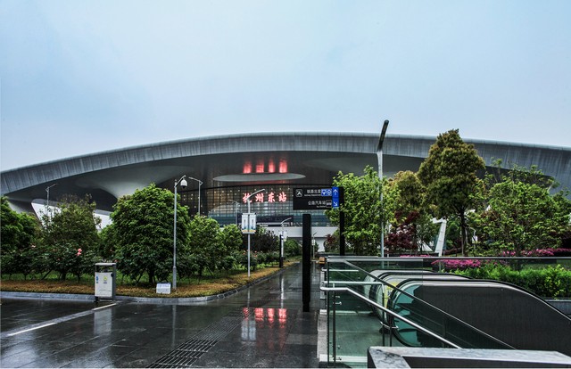 上海虹桥站到虹桥机场怎么走？2024年最新最全交通攻略，让你轻松搞定换乘，再也不怕迟到误机啦！