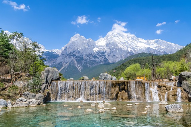 十一去云南旅游天气：当秋意浓情遇上春城暖阳，一场说走就走的旅行在等你