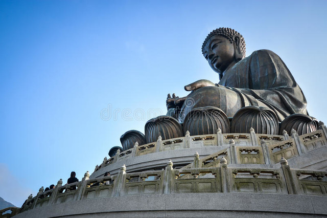 香港天坛大佛怎么去：从东涌出发，搭乘昂坪360缆车或23号巴士，轻松抵达全球最高户外青铜坐佛，体验不一样的佛教文化之旅，感受心灵的宁静与震撼
