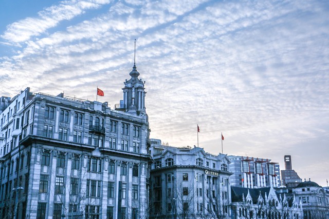 淮安到上海快递要多久？揭秘快递小哥背后的辛勤付出，让你感叹物流速度的同时，更加珍惜每一件包裹！