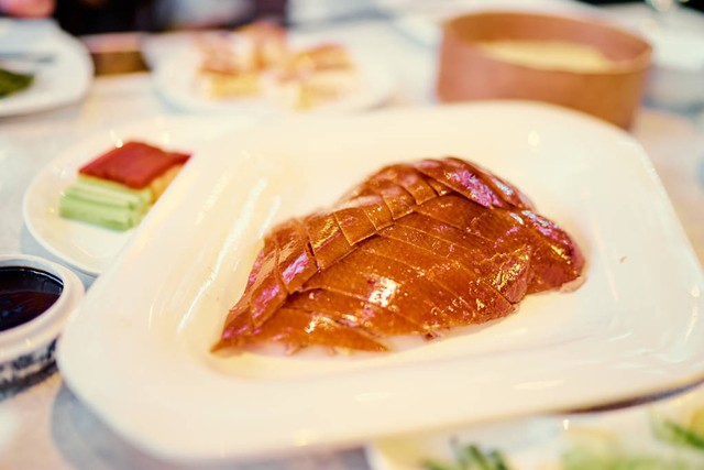 从北京烤鸭到：一场味蕾上的旅行，带你穿越古今中外的美食传奇