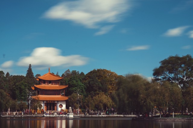 昆明大观楼旅游线路：从日出到夜幕，一场不容错过的文化与自然之旅，带你穿越古今，感受昆明最浪漫的角落