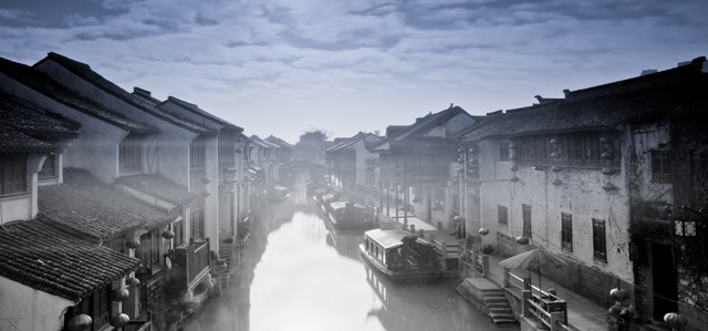 水乡到重庆的奇迹之旅：从江南水乡到山城重庆，一段关于生命归宿和文化记忆的感人旅程