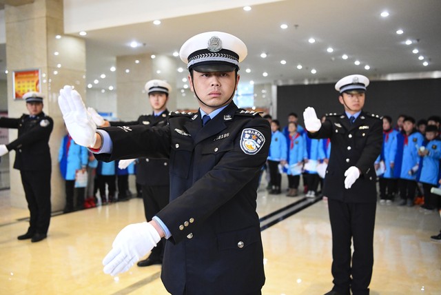 上海哪里换驾照？2024年最新最全的换证攻略，让你不再迷茫，轻松搞定驾照换领！