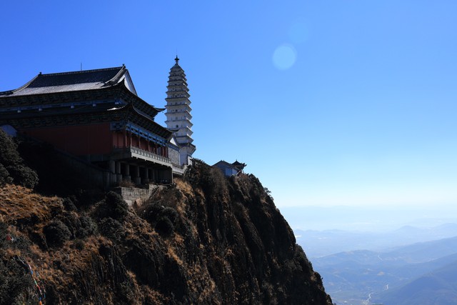 大理鸡足山攻略：一场心灵与自然的邂逅，探索千年佛教圣地的秘密之旅，带你走进那片被时光遗忘的仙境