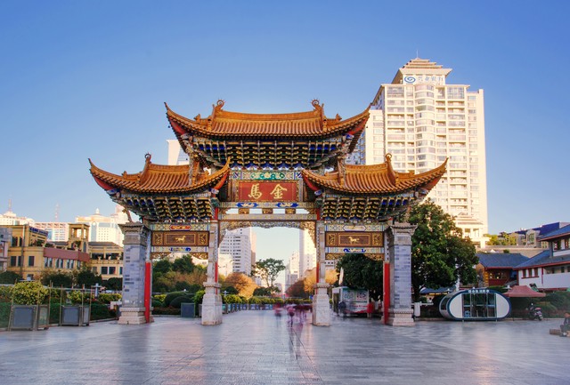 昆明如何到大理？最新2024年最全攻略，让你轻松玩转云南之旅，从昆明出发，一路风景如画，抵达浪漫古城，体验不一样的风花雪月，不容错过的旅行指南！
