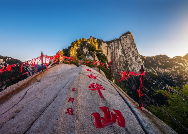 华山属于哪个省？探秘这座奇险天下第一山的神秘面纱，带你领略陕西渭南市华阴市的壮丽风光