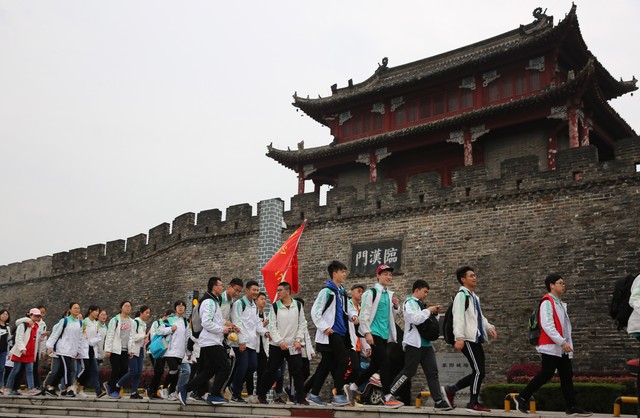 襄阳属于湖北哪个市？揭秘这座千年古城的前世今生，带你领略汉江两岸的独特魅力，感受三国文化的深厚底蕴，探索襄阳如何从历史走向未来