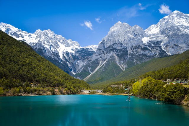 云南旅游滇之旅：从玉龙雪山到大理古城，一场让你心跳加速的冒险之旅，带你走进彩云之南的神秘世界，感受最真实的民族风情与自然美景