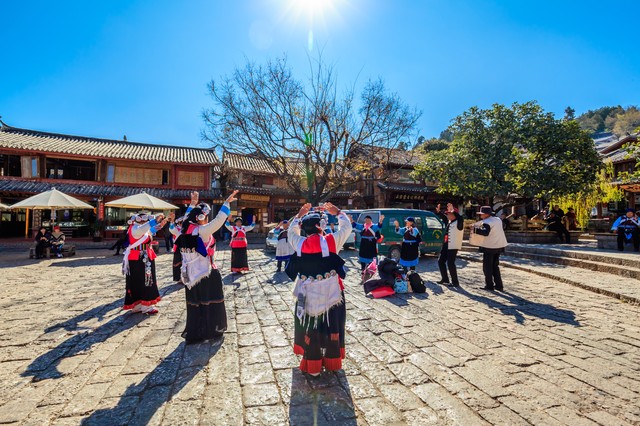 当音乐遇上丽江：一场民谣与古城的浪漫邂逅，你准备好跟着旋律去旅行了吗？