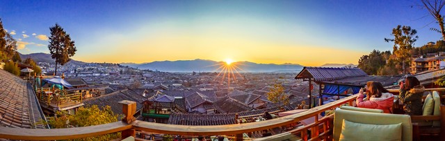 丽江跟团旅游攻略：从清晨的第一缕阳光到夜晚的繁星点点，一场说走就走的心灵之旅