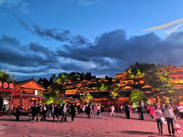 九月至丽江旅游：邂逅秋日里的诗与远方，让心灵在古城里自由飞翔