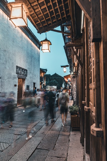 旅游攻略：昆明与梵净山，一场穿越时空的奇妙之旅，让你心旷神怡，流连忘返！