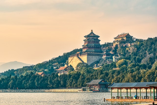 北京颐和园属于哪个区？探寻这座皇家园林背后的故事，从海淀区的日常生活中发现历史的痕迹