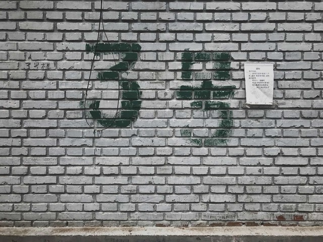 北京买什么便宜？从夜市到批发市场，从老字号到新潮店铺，这里有一份超实用省钱攻略，让你在北京购物不再迷茫！