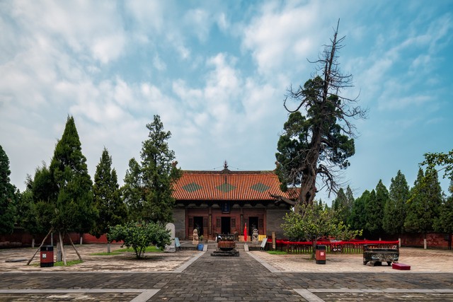 曲阜为什么那么热：从古老圣城到现代热门旅游地，这座城市的魅力到底在哪里？