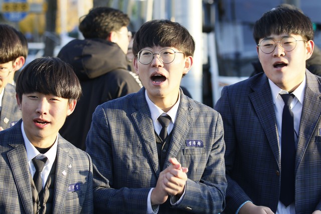 当东航的故事遇上温暖人心的奇迹：从蓝天到地面，每一个瞬间都充满爱与希望