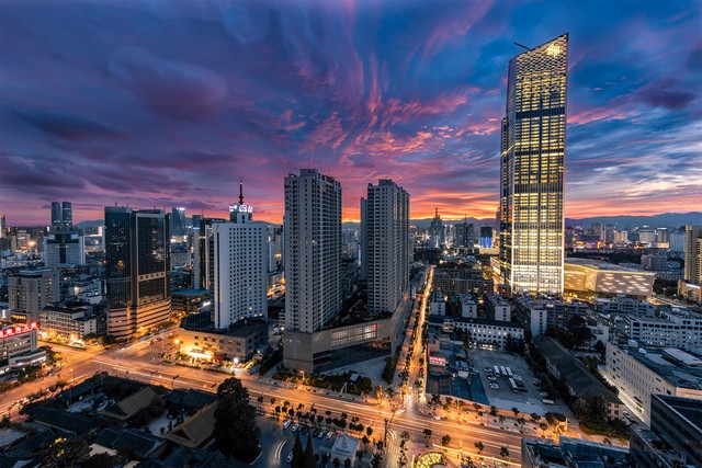 昆明到西北旅游：从春城出发，穿越时空的七日奇幻之旅，带你领略高原明珠与大漠孤烟的极致美景，探索神秘的丝绸之路，感受千年文化的厚重底蕴，这不仅仅是一次旅行，更是一场心灵的洗礼！