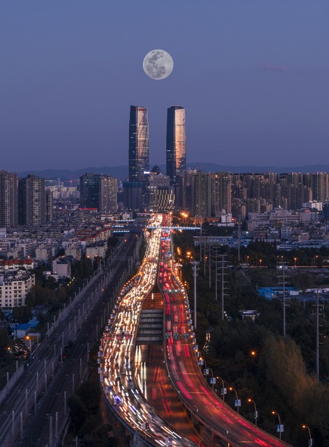 上海南到昆明的火车票：一场跨越千里的铁路之旅，带你领略从繁华都市到彩云之南的壮丽风景，体验中国最美丽的高铁线路之一，探索那些你未曾注意到的沿途美景，感受每一次停靠站背后的故事