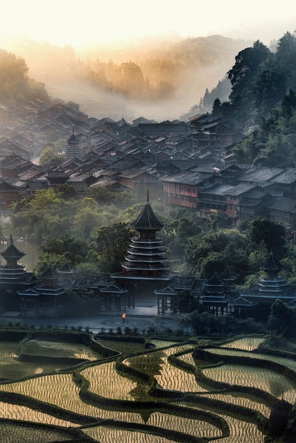 打造云南旅游业，从单一景点观光向深度体验度假转型，探索不一样的彩云之南