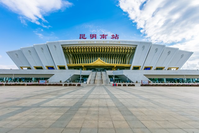 丹阳到昆明旅游攻略：一场说走就走的春城之旅，带你领略四季如春的魅力，体验不一样的风土人情，感受大自然的鬼斧神工，品尝地道美食，留下难忘回忆