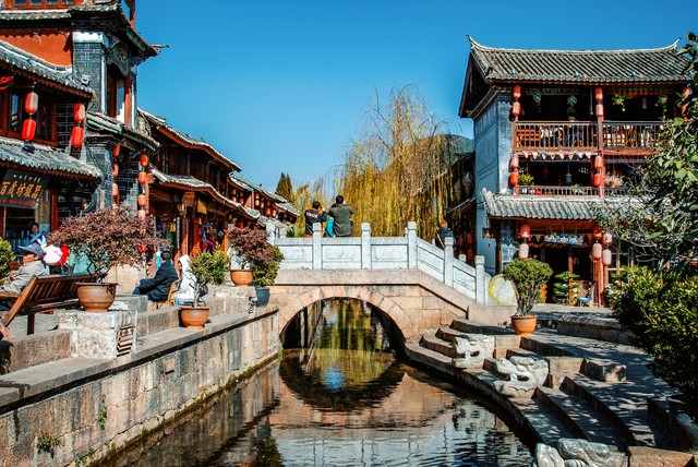 丽江古城旅游路线丽江：从繁华四方街到宁静黑龙潭，一场穿越千年的浪漫之旅