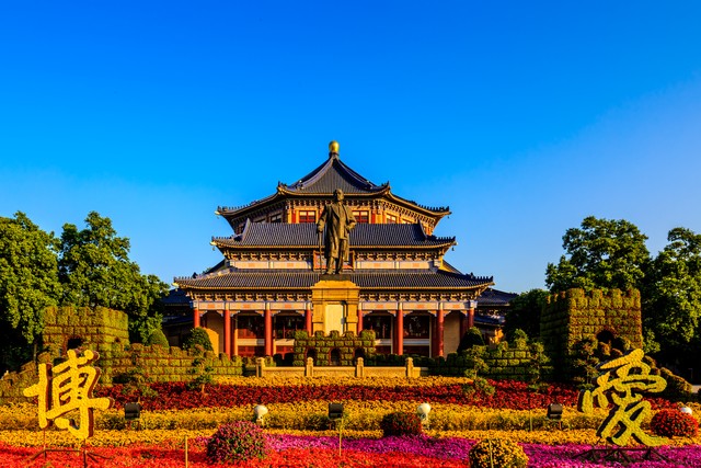 中山哪里有游乐场？2024年最新最全的中山游乐场大揭秘，从缤纷幻彩摩天轮到神秘岛游乐园，带您畅游中山十大热门游乐胜地