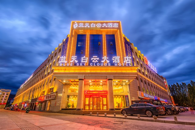 昆明耀星酒店洗浴中心惊现百万大案，警方雷霆出击，一网打尽！——探寻昆明最豪华的温泉酒店背后的故事