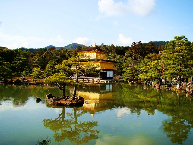 昆明3日旅游线路：从滇池到石林，再到民族村，探索这座四季如春的城市，带给你最真实的旅行体验，让你的心灵在自然与人文之间找到平衡，每一刻都是难忘的回忆