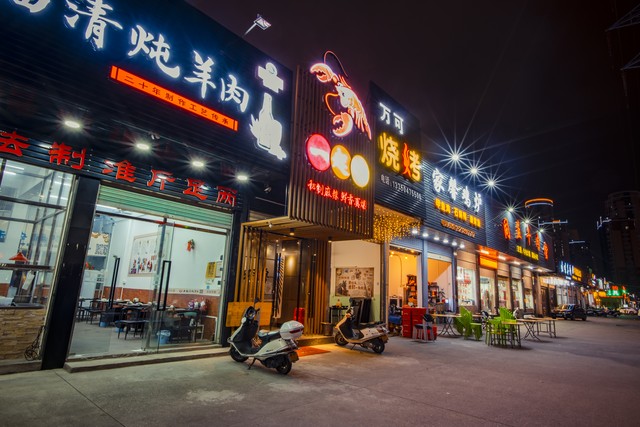 附近烧烤店有哪些？一场味蕾上的狂欢之旅即将开启