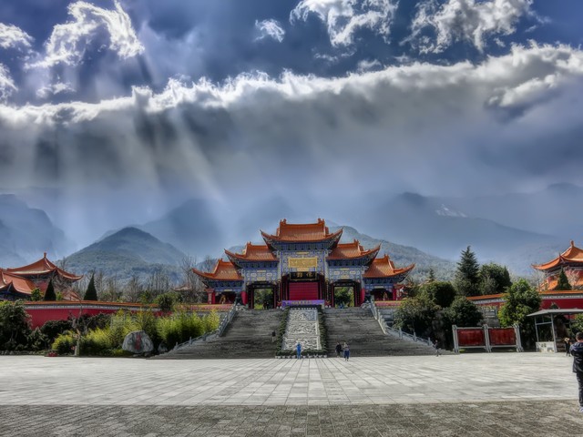 大理千狮山旅游：探索世界最大石狮王与3268只灵动石狮的奇幻之旅，感受千年白族文化的魅力，见证剑川工匠精神的传承与发展