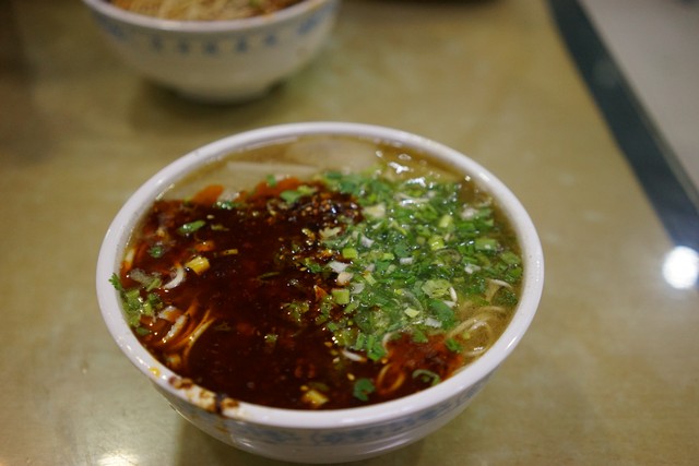 兰州小吃有哪些品种？带你探索这座城市的味蕾天堂，从甜醅子到软儿梨，每一口都是历史的沉淀与现代生活的交融