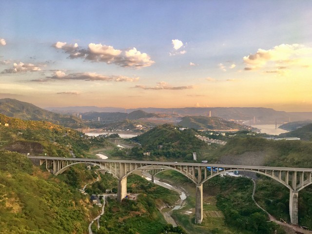 重庆到咸丰汽车要多久？带你穿越山城美景，感受不一样的旅程