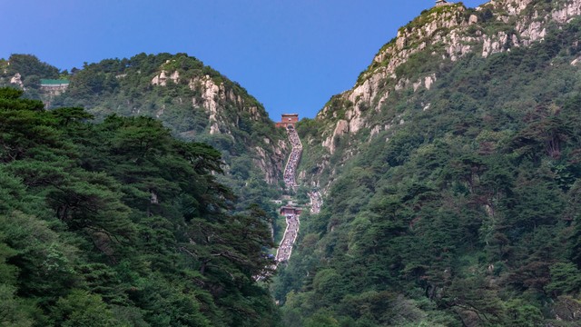 泰山多少阶梯：从脚下的第一步到心灵的巅峰，一场震撼灵魂的攀登之旅