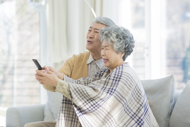对于老年人来说，如何让智能时代不再成为障碍？——从一键叫车到居家适老化改造，看国家政策如何助力银发族畅享智慧生活