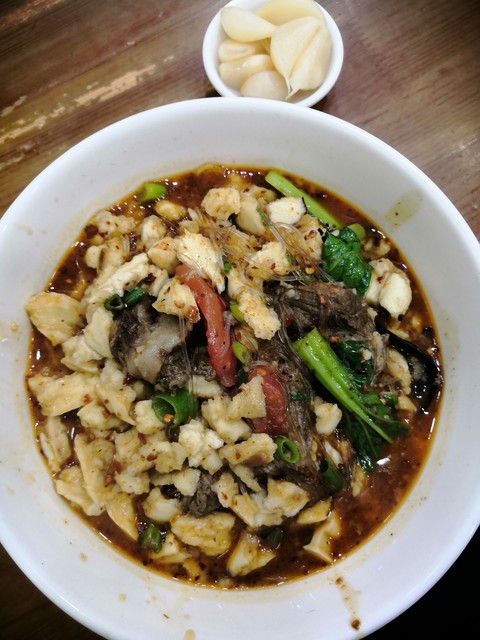 西安洒金桥美食有哪些，一条藏在回民街背后的宝藏美食街，你绝对不能错过！