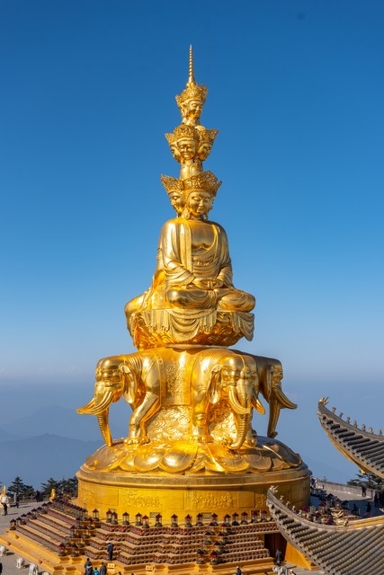 峨眉山观光车多久？从山脚到雷洞坪的奇妙旅程，带你领略峨眉山的四季变换与人文风情