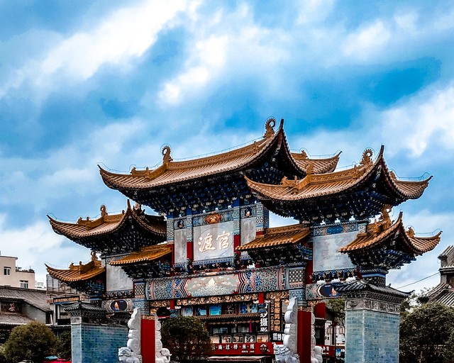 昆明旅游必去景区：从石林奇观到翠湖浪漫，探索春城的每一个角落，感受昆明的独特魅力与热情好客