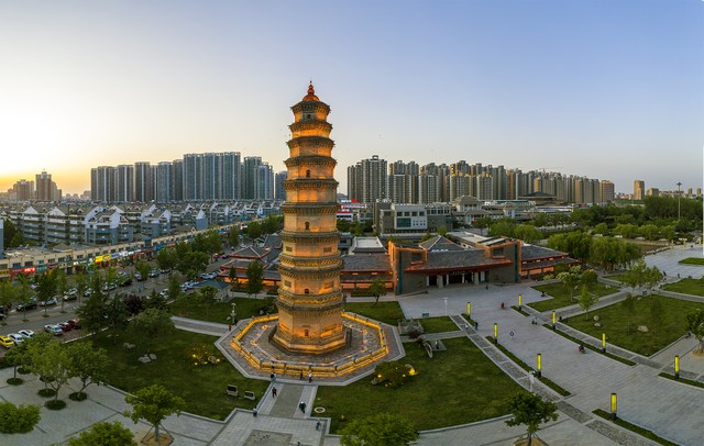 大理崇圣寺三塔文化旅游区：穿越千年的文化之旅，让心灵在这里找到归宿