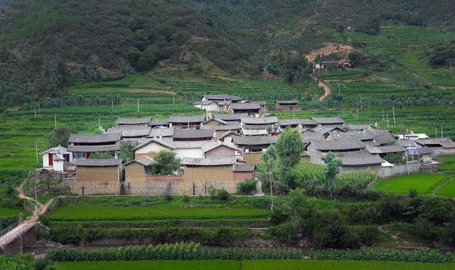 当大理鹤庆马厂遇上新时代：一场关于文化传承与创新的美丽邂逅